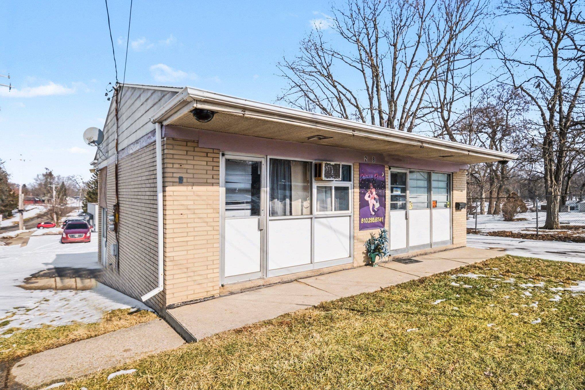 2668 W Court ST, Flint, MI 48503