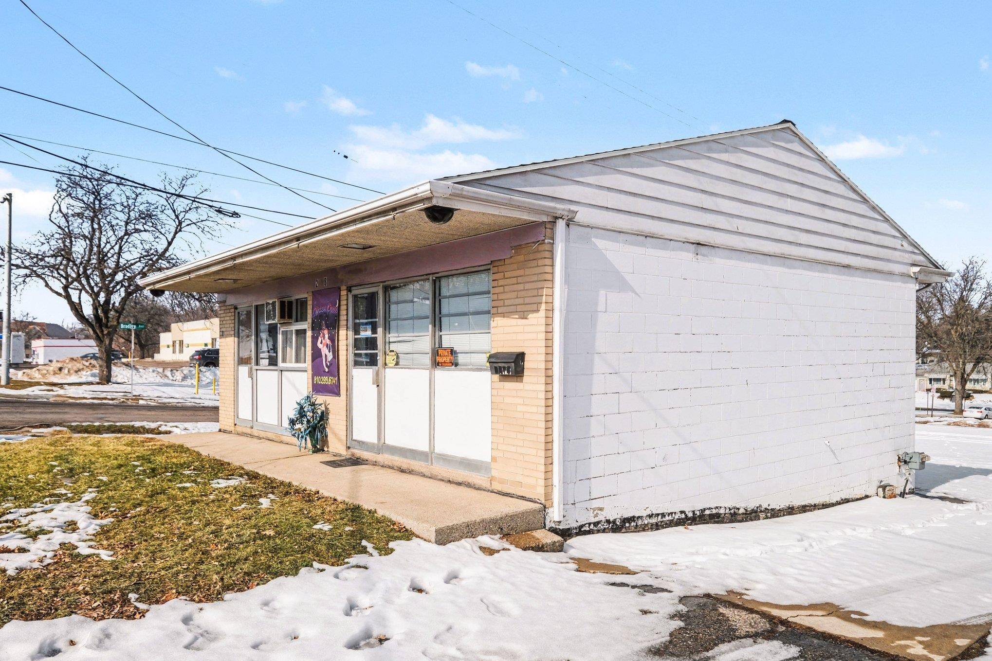 2668 W Court ST, Flint, MI 48503