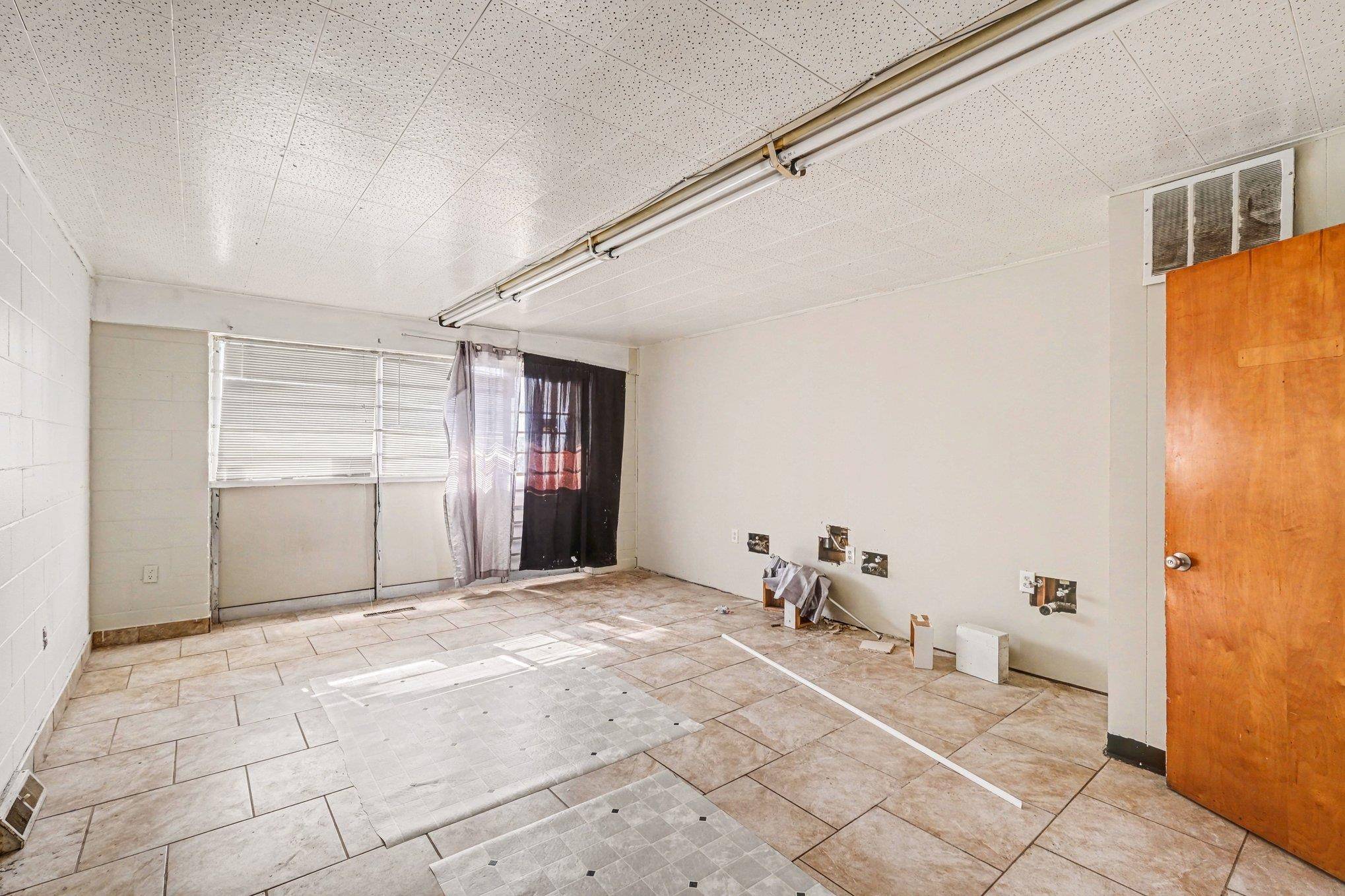 2668 W Court ST, Flint, MI 48503