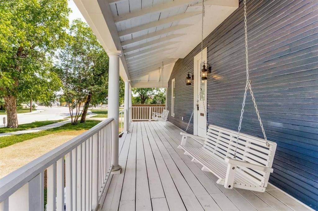 608 S Dooley Street, Grapevine, TX 76051