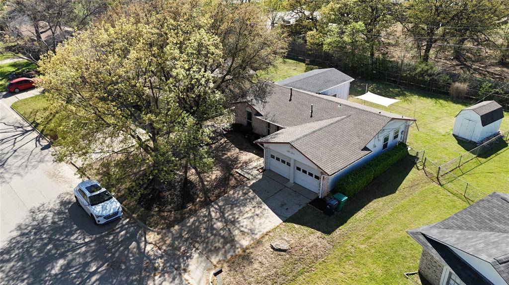 201 Bluebird Circle, Denton, TX 76209