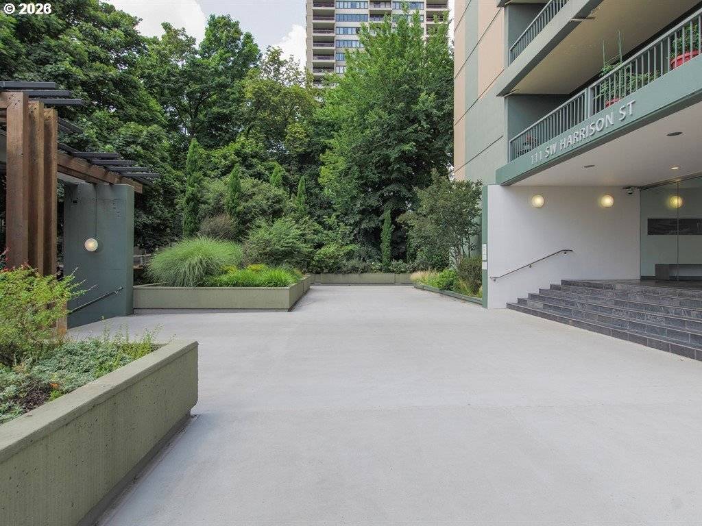 111 SW HARRISON ST #17B, Portland, OR 97201