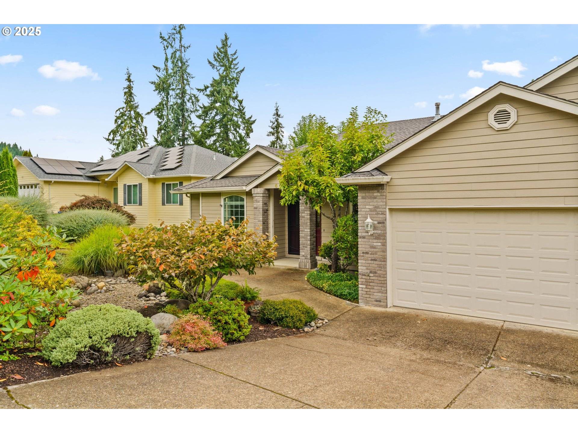 610 HOLLY AVE, Cottage Grove, OR 97424