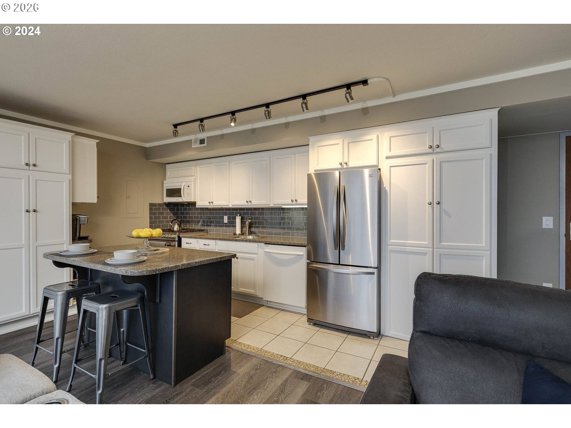 533 NE HOLLADAY ST #409, Portland, OR 97232