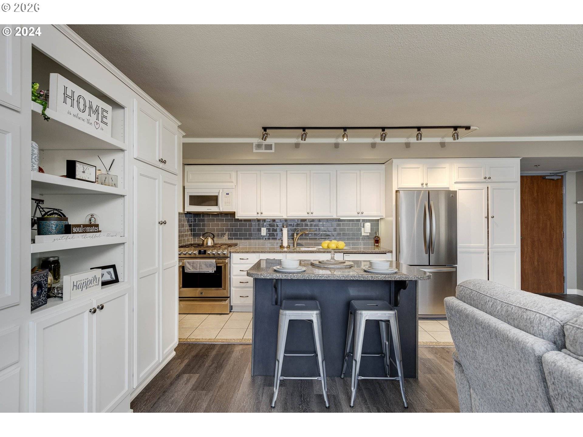 533 NE HOLLADAY ST #409, Portland, OR 97232