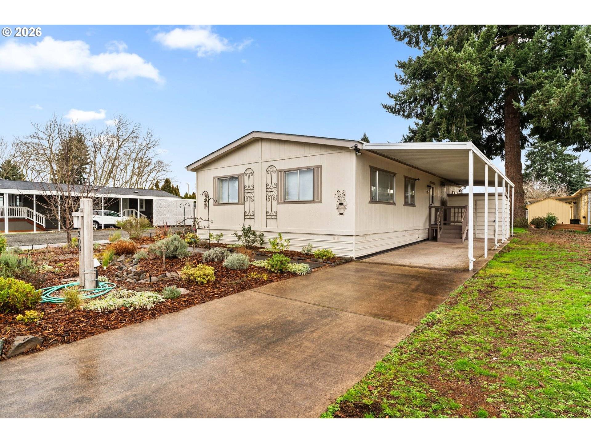 1400 CANDLELIGHT DR #208, Eugene, OR 97402