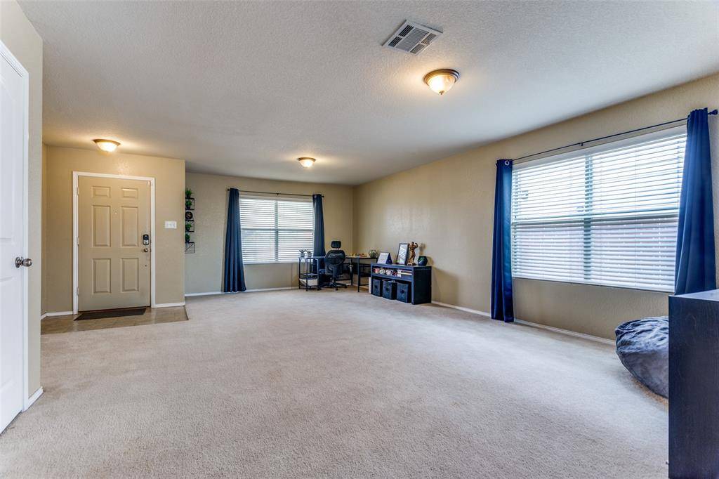 9877 Osprey Drive, Fort Worth, TX 76108