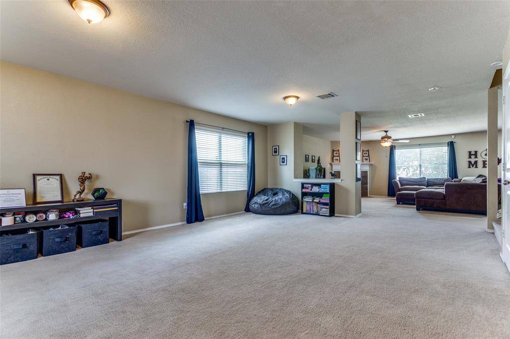 9877 Osprey Drive, Fort Worth, TX 76108