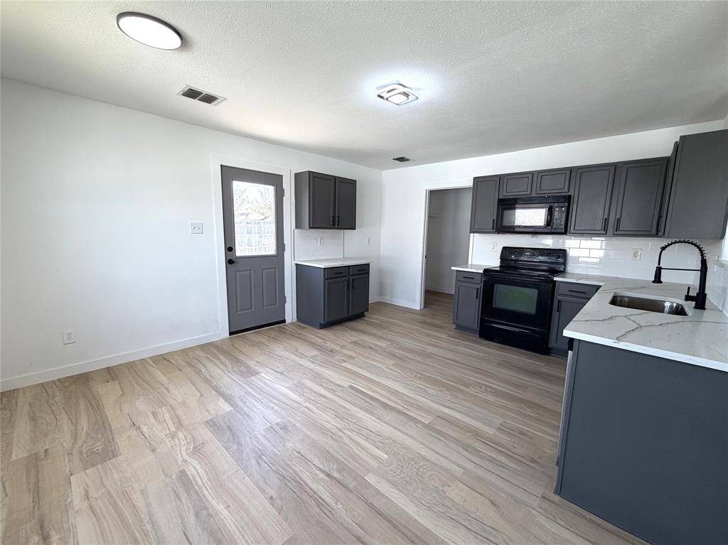 2621 Shorecrest Drive, Little Elm, TX 75068