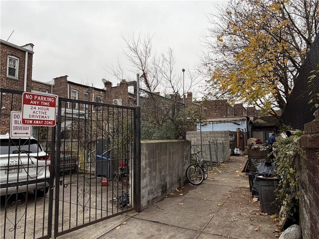 111-06 Farmers BLVD, St. Albans, NY 11412