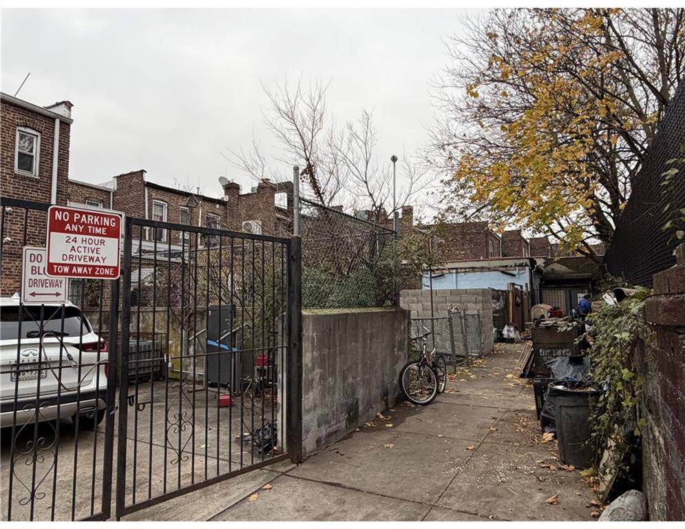 11106 Farmers BLVD, Queens, NY 11412