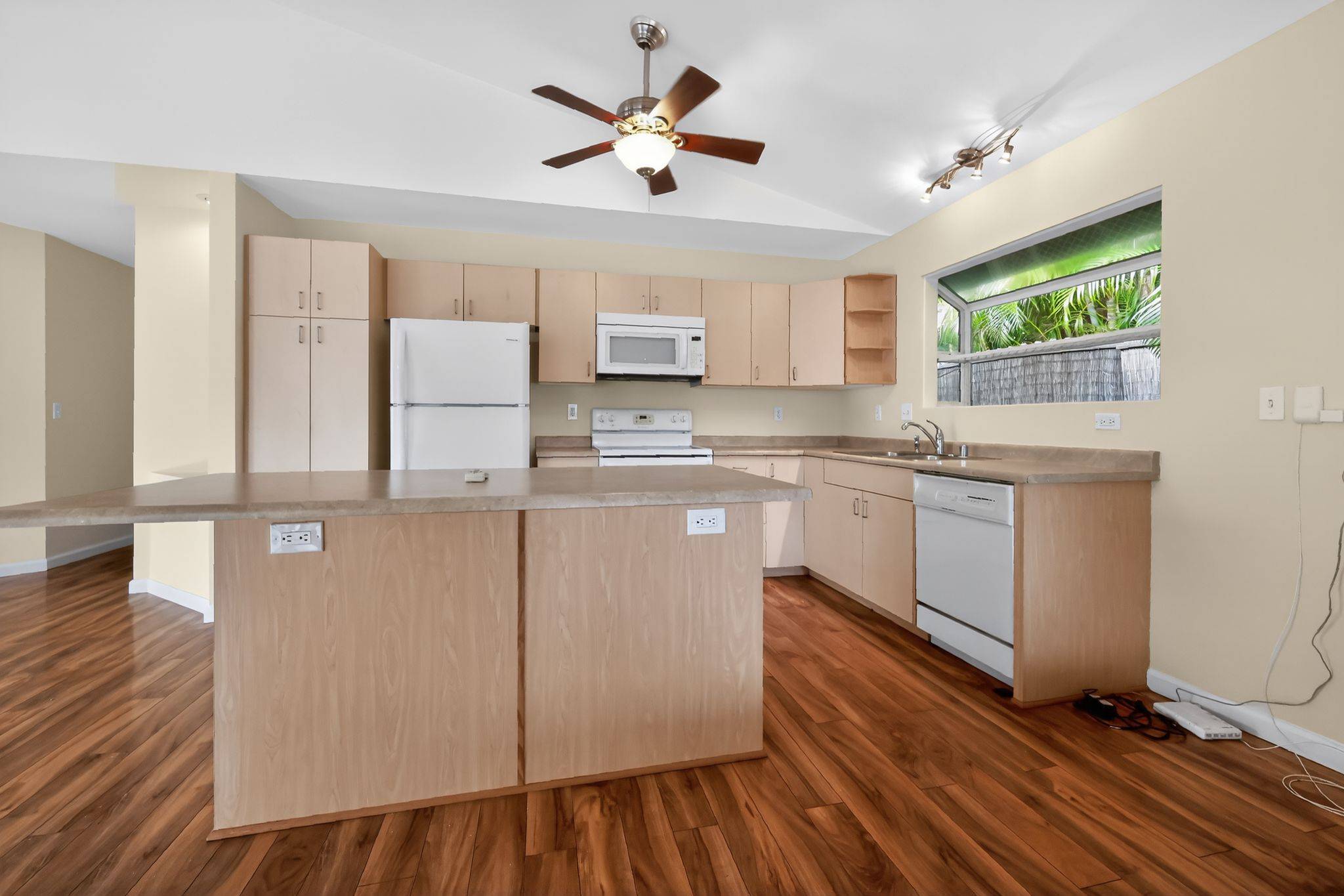 886 MAHEALANI ST, Kihei, HI 96753