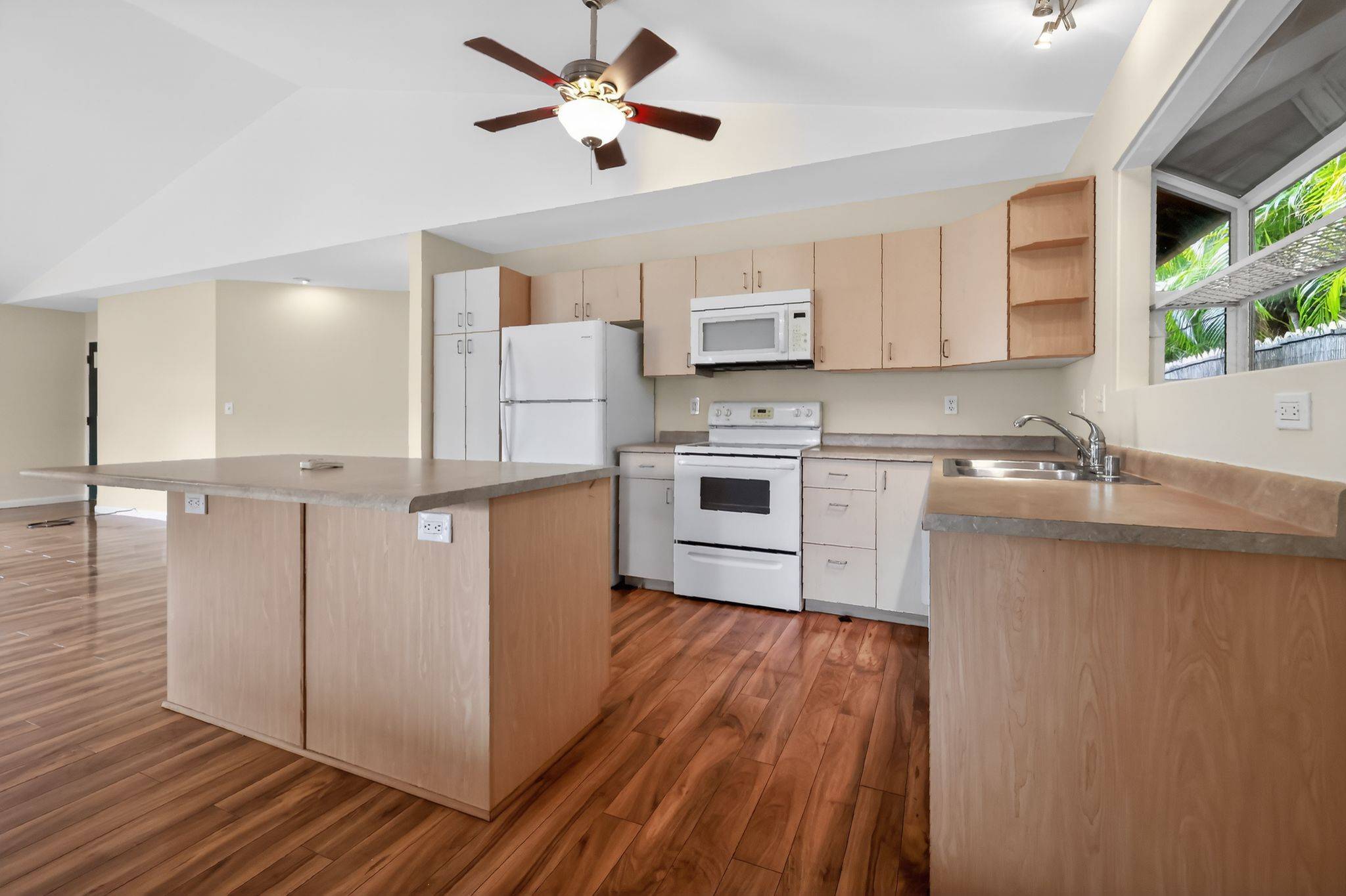 886 MAHEALANI ST, Kihei, HI 96753