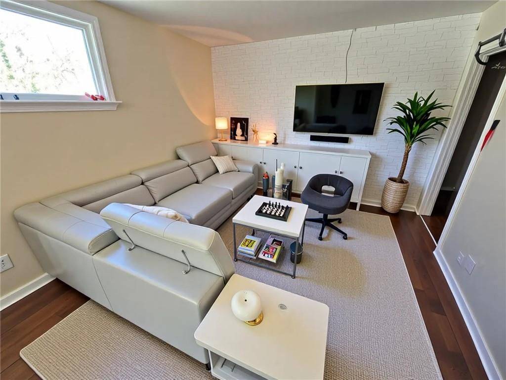 77 Blackfriars ST, London North, ON N6H 1K8