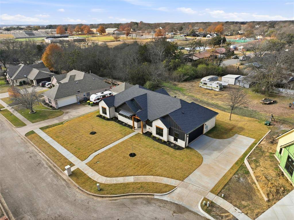 509 Emma Street, Grandview, TX 76050