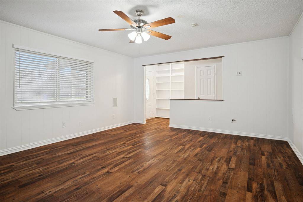 125 Briarwood Drive, Kennedale, TX 76060