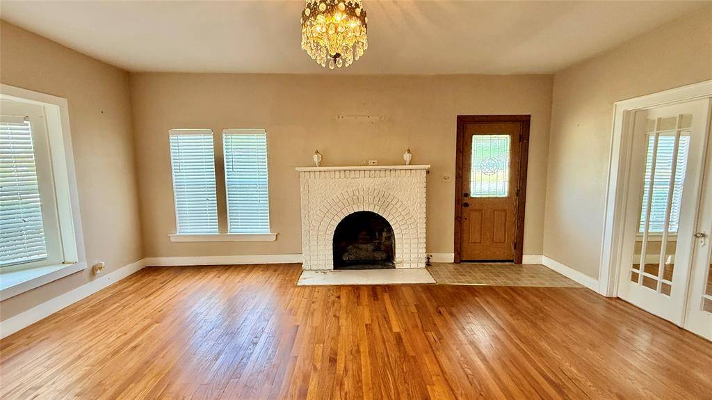 1122 4th Street, Graham, TX 76450