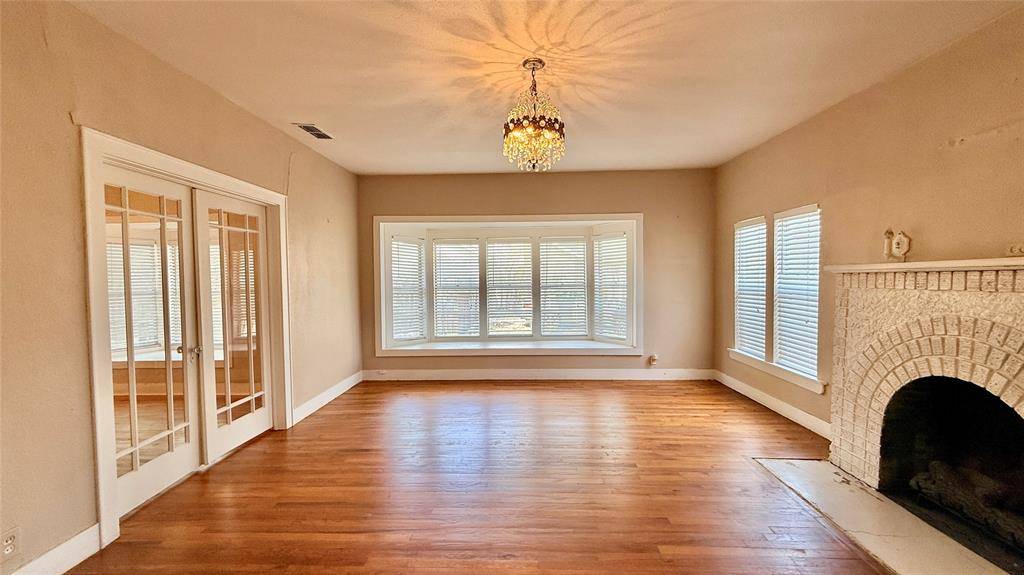 1122 4th Street, Graham, TX 76450