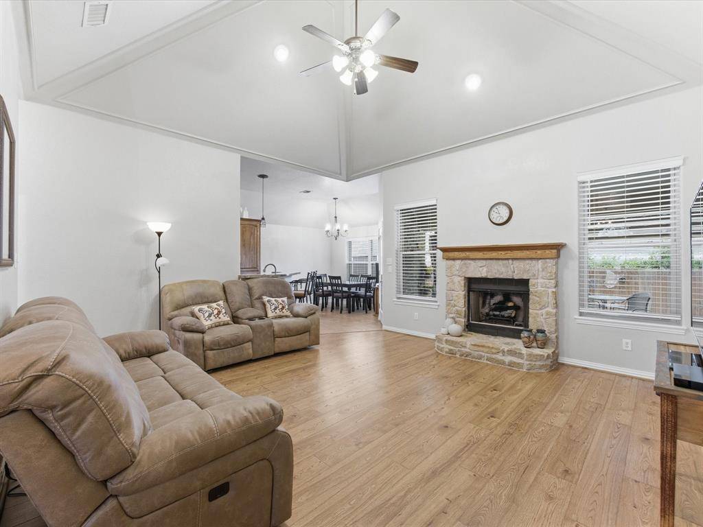 2209 Wells Fargo Court, Bridgeport, TX 76426