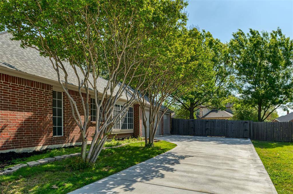 2716 Rocky Creek Drive, Mansfield, TX 76063