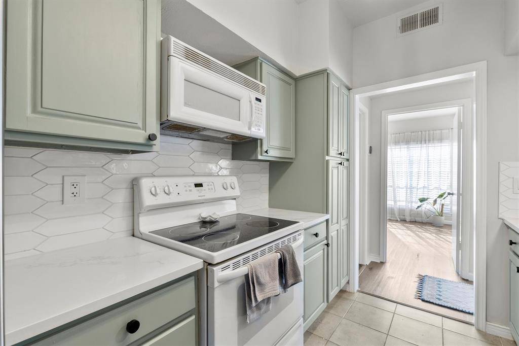 3550 Country Square Drive #111, Carrollton, TX 75006