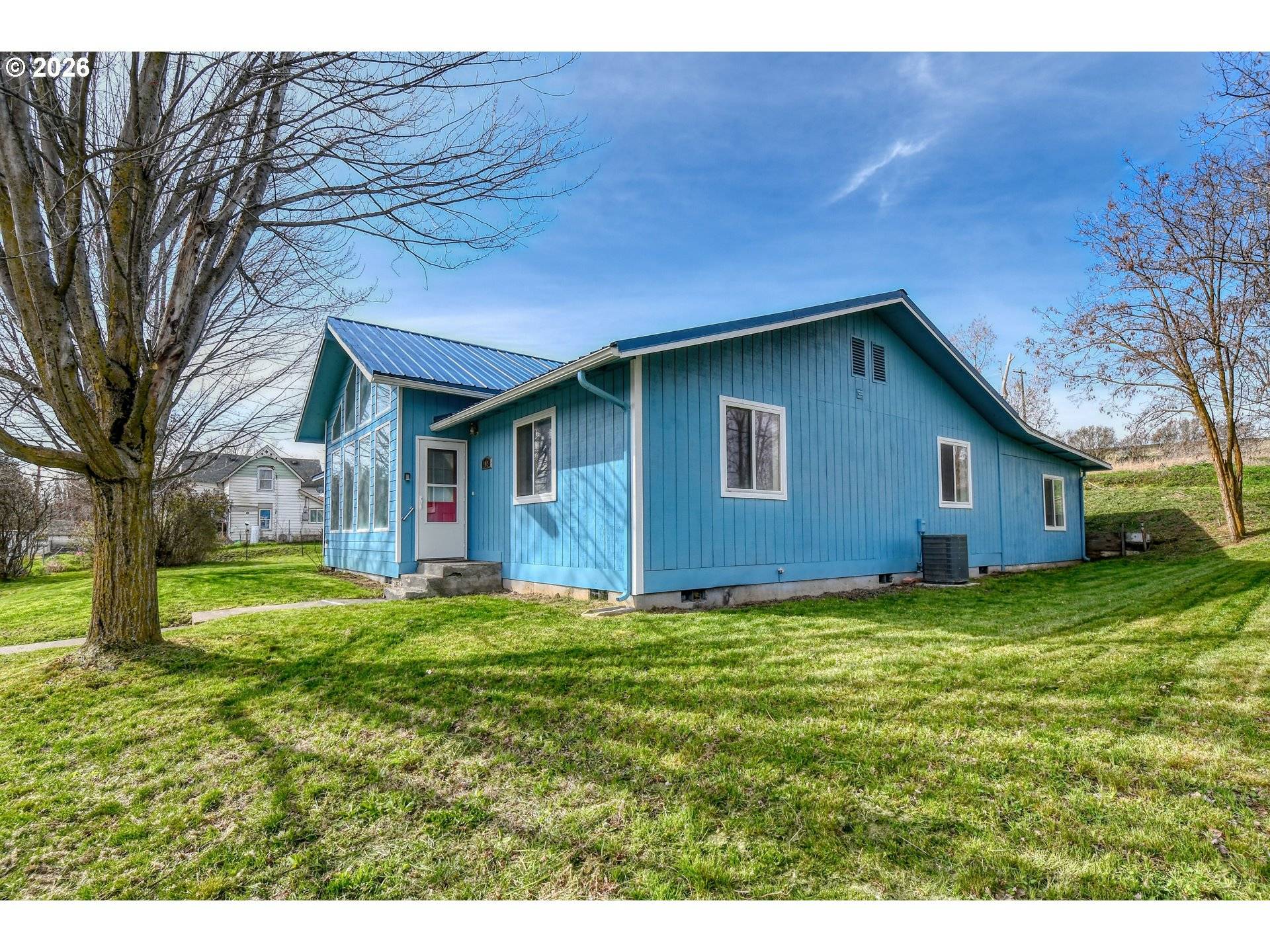 102 S WASHINGTON ST, Weston, OR 97886