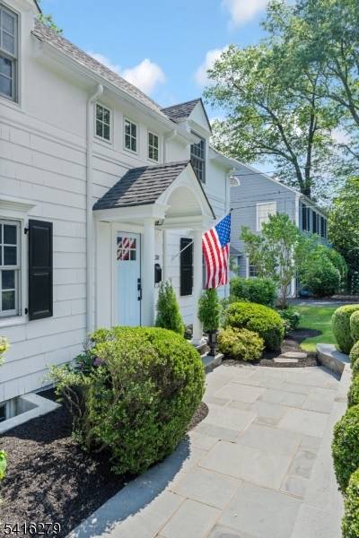 30 Edgewood Rd, Chatham Boro, NJ 07928