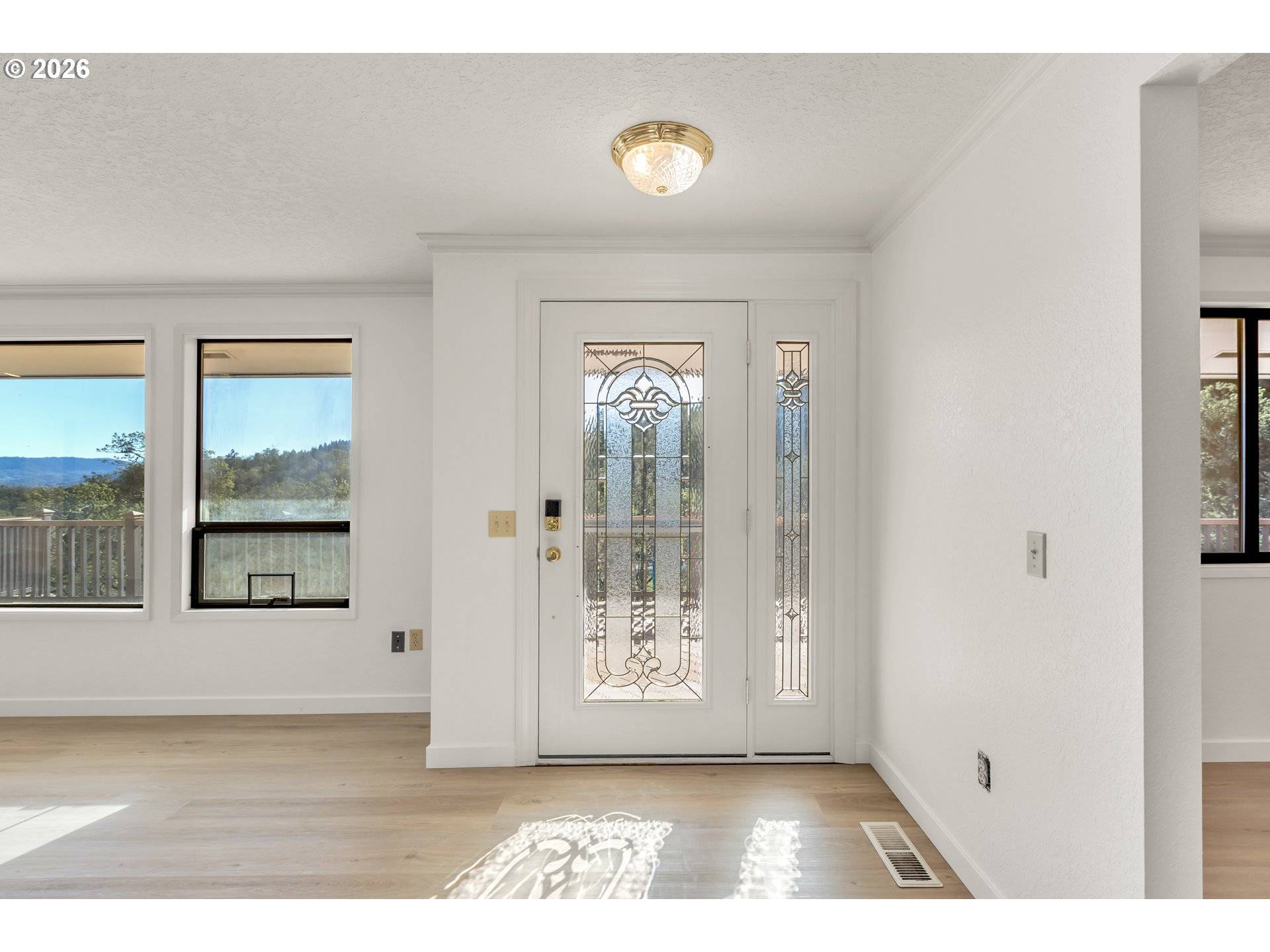 1386 ARCADIA DR, Roseburg, OR 97470