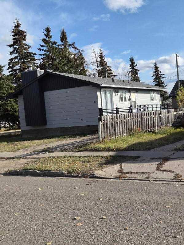 214 7 ST, Beaverlodge, AB T0H 0C0