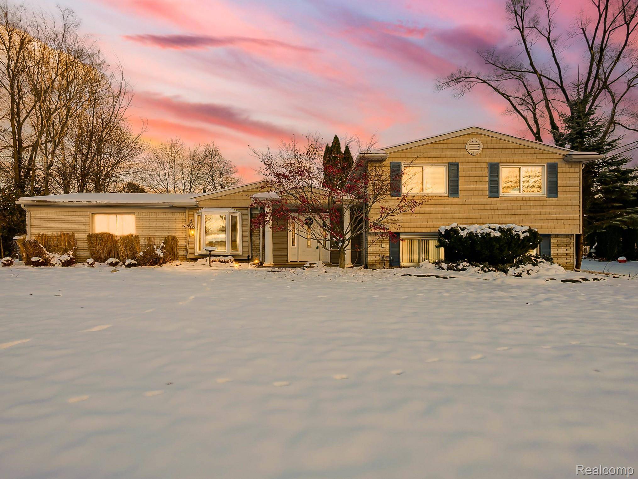 3730 Eastbourne DR, Troy, MI 48084