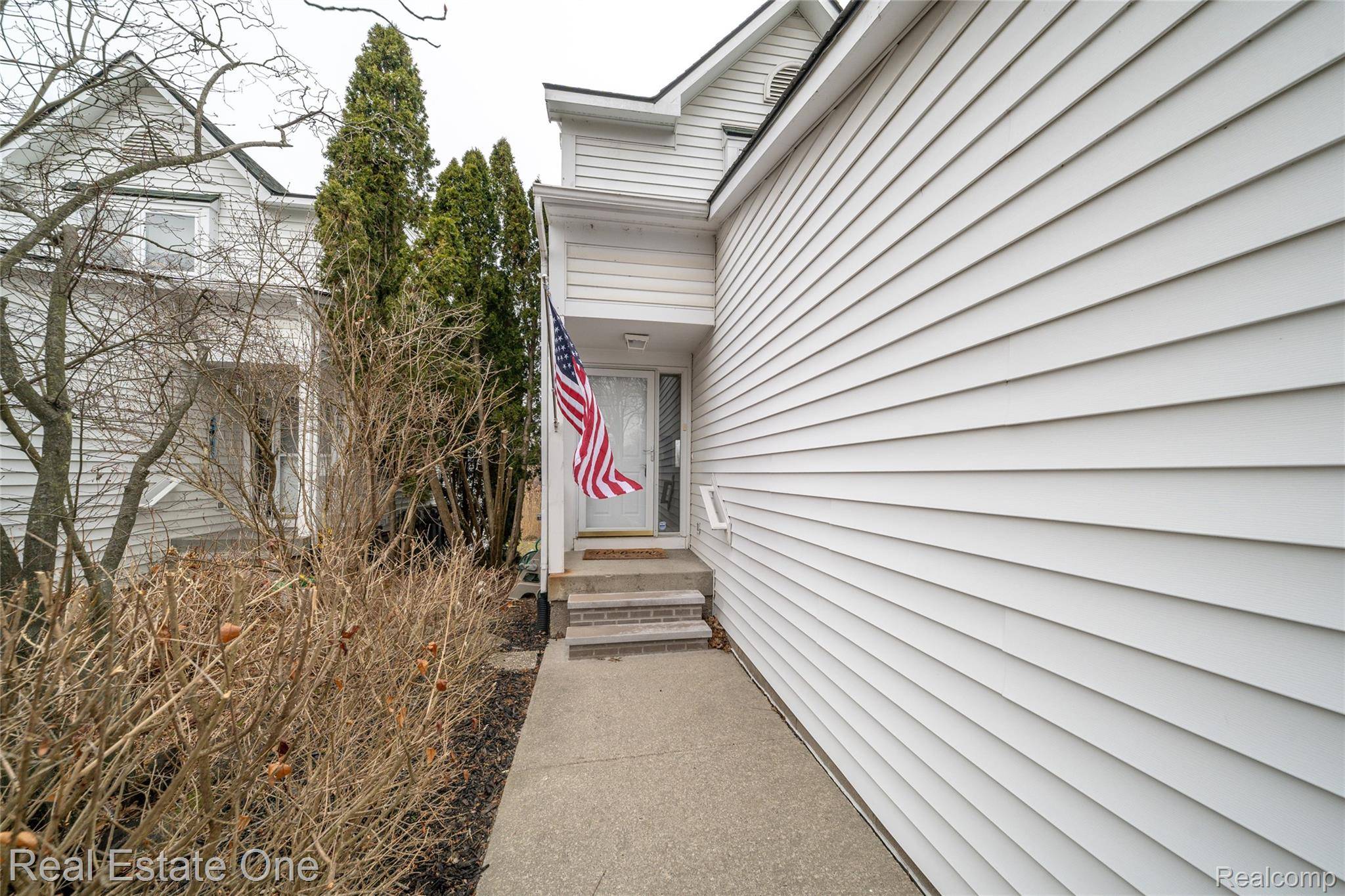 24099 Tana CT, Farmington, MI 48335