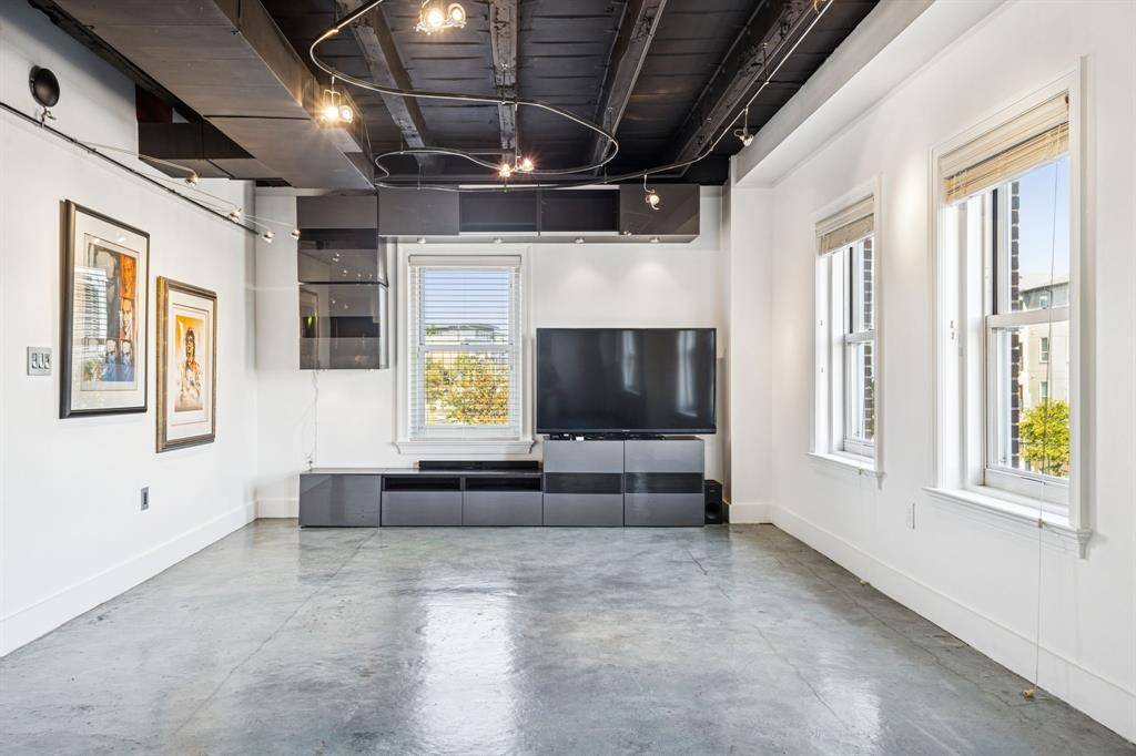 329 E Colorado Boulevard #305, Dallas, TX 75203