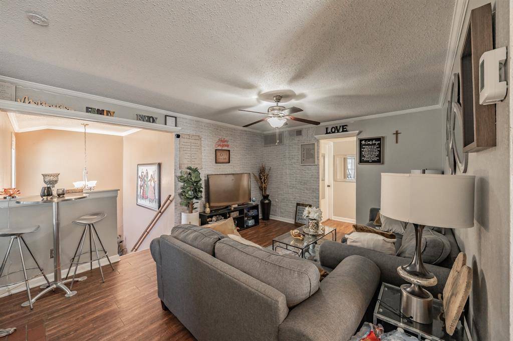 623 Ridgeline Drive, Hurst, TX 76053