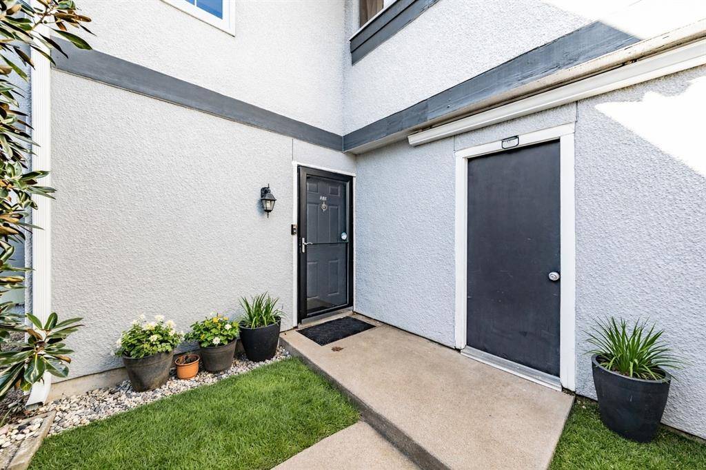 623 Ridgeline Drive, Hurst, TX 76053