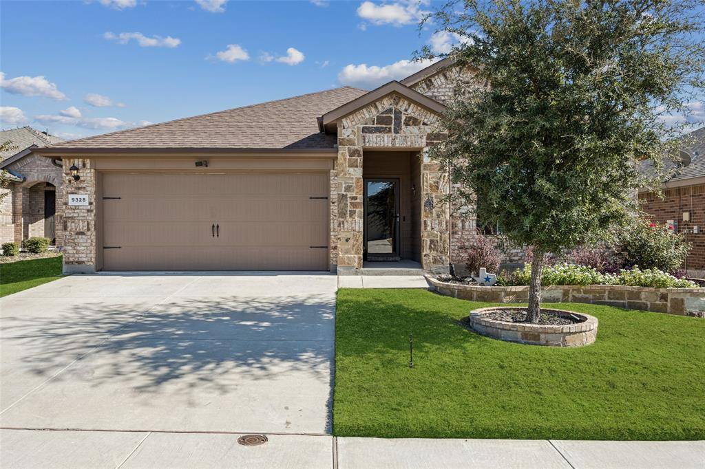 9328 Hill Topper Trail, Fort Worth, TX 76131