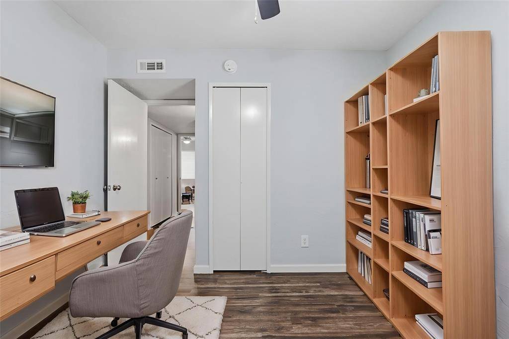 2117 Newbury Drive, Arlington, TX 76014