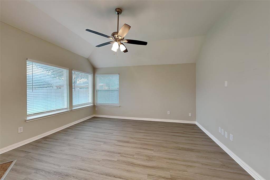 920 Chestnut Avenue, Burleson, TX 76028