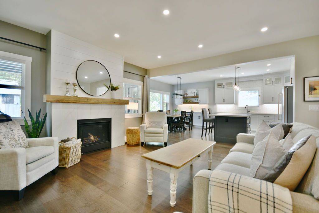 14 EDWARD ST W, Clearview, ON L0M 1G0