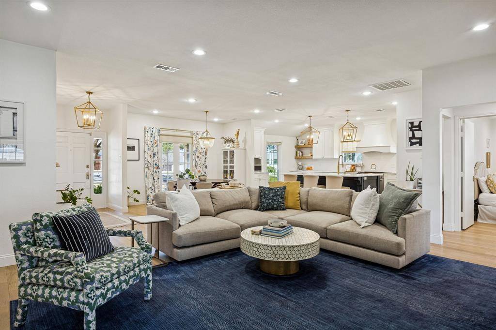 9078 Fairglen Drive, Dallas, TX 75231