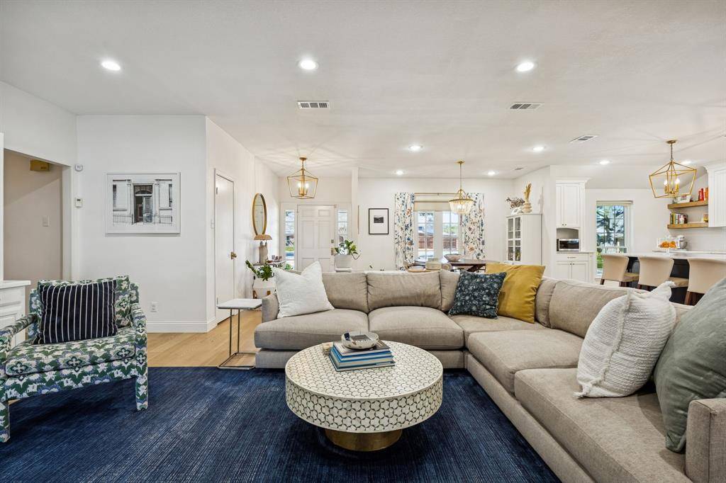 9078 Fairglen Drive, Dallas, TX 75231