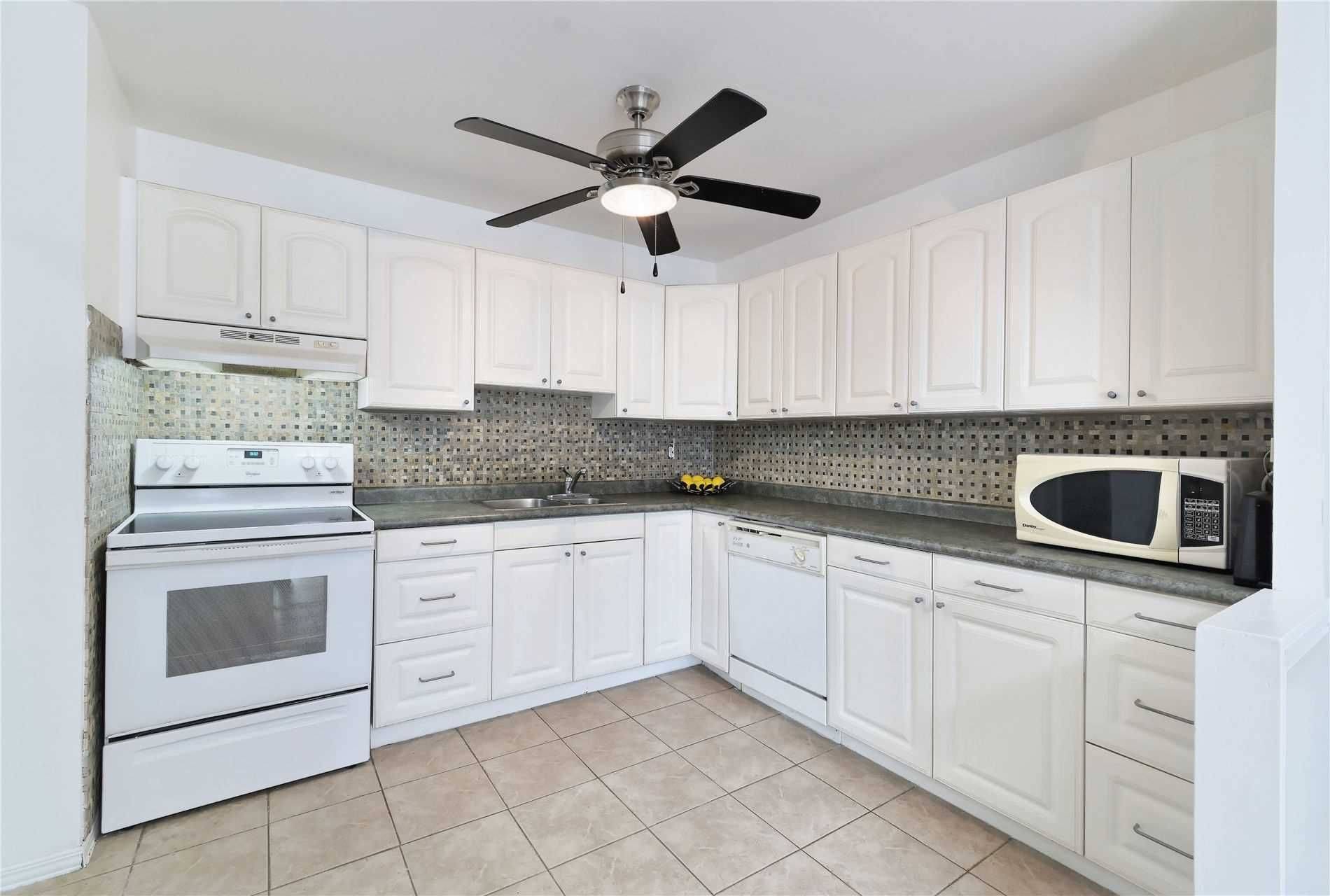 1016 Falgarwood DR #41, Oakville, ON L6H 2P5