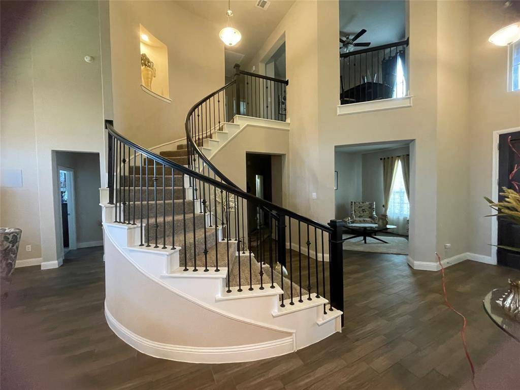 1100 Whispering Hill Drive, Mansfield, TX 76063