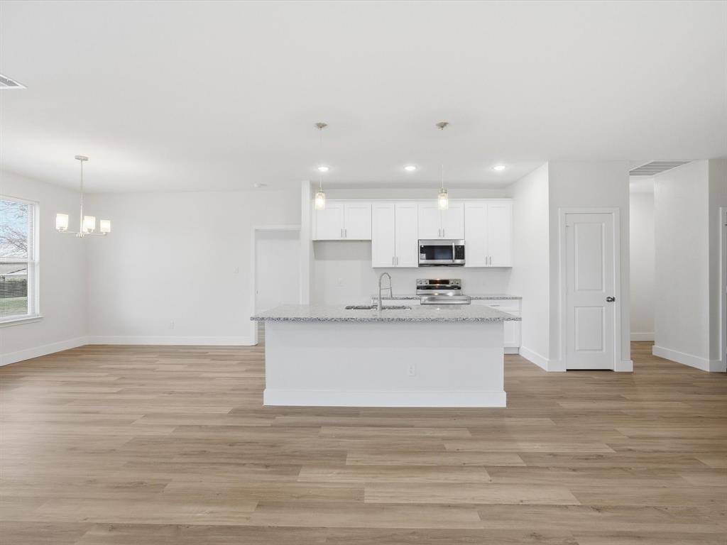 108 N Couch Street, Italy, TX 76651