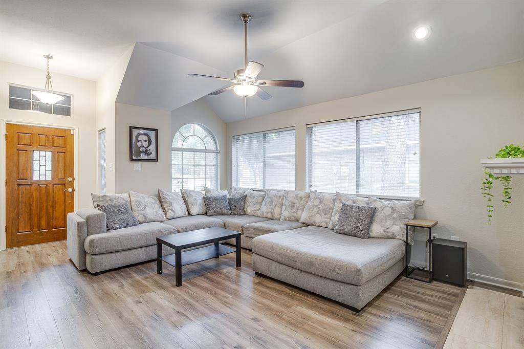 5720 Polo Club Drive, Arlington, TX 76017