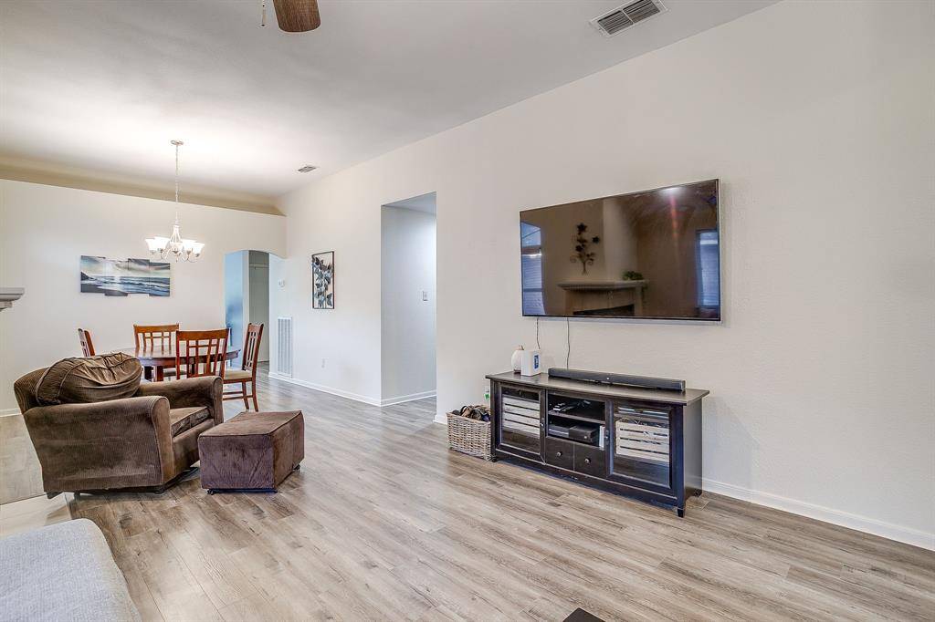 5720 Polo Club Drive, Arlington, TX 76017