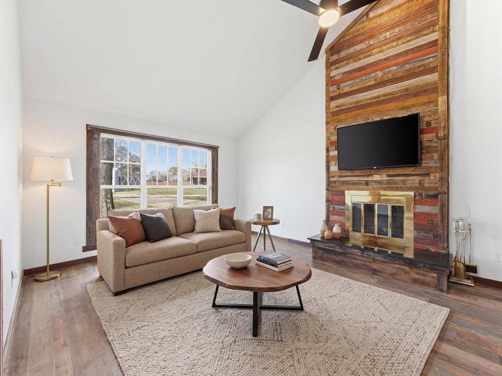 116 County Road 1559, Alba, TX 75410