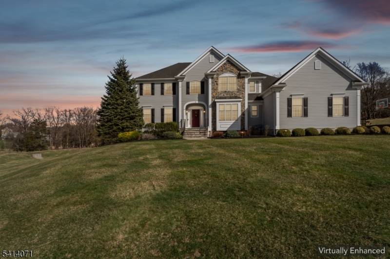 18 Laurel Ct, Branchburg Twp., NJ 08876