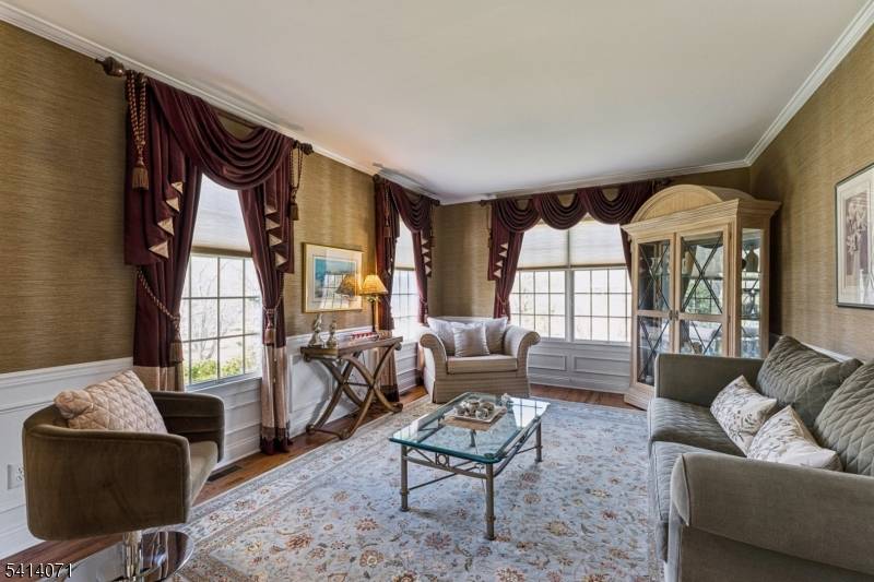 18 Laurel Ct, Branchburg Twp., NJ 08876