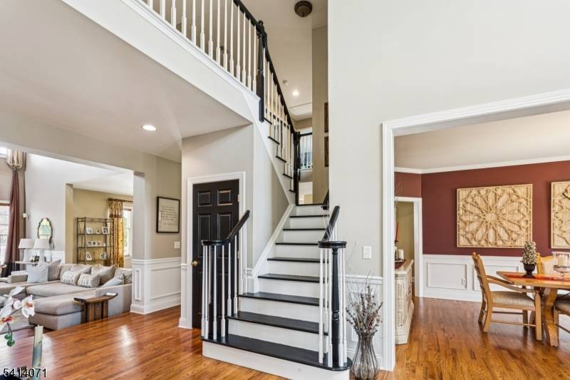 18 Laurel Ct, Branchburg Twp., NJ 08876