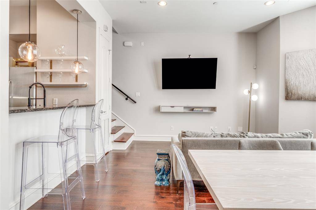 2100 N Fitzhugh Avenue #O, Dallas, TX 75204